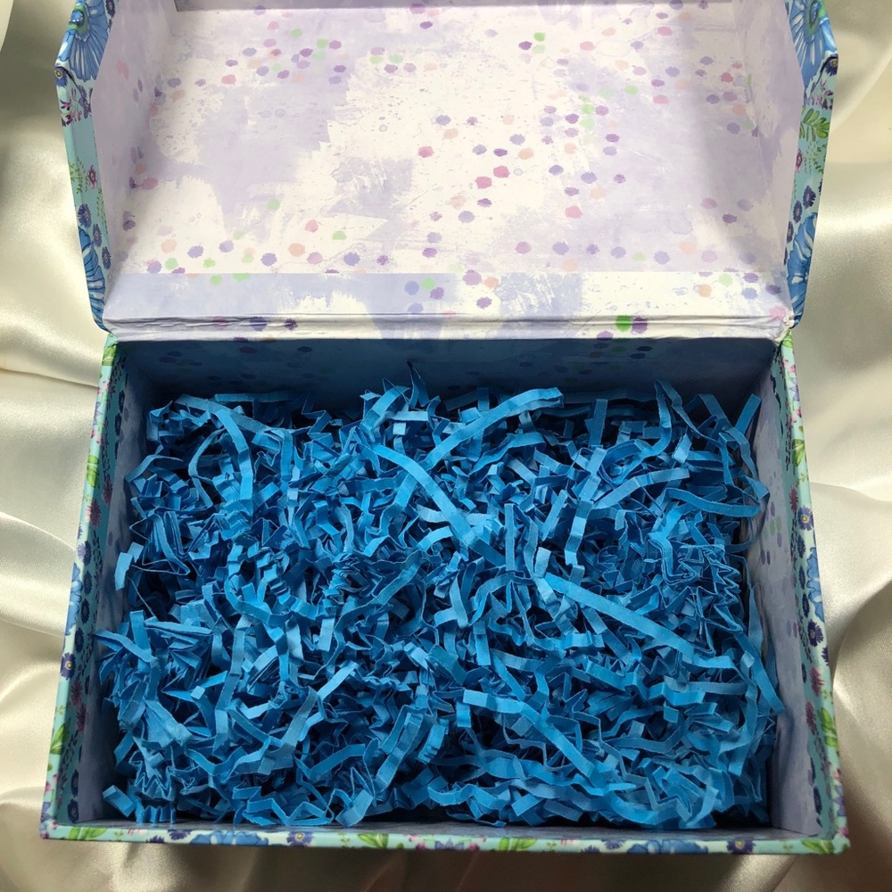 🦋FREE Blue Floral Gift Box🦋